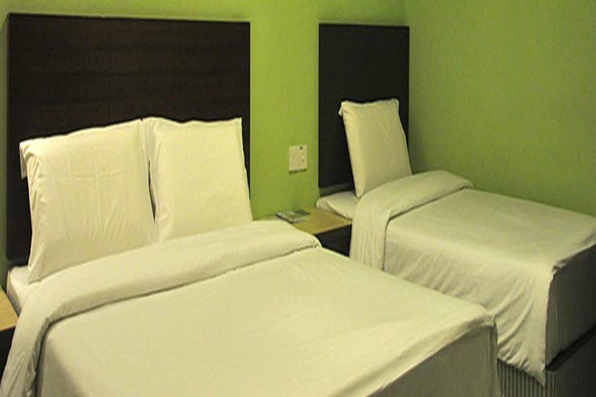Golden Bay Hotel Малакка Экстерьер фото