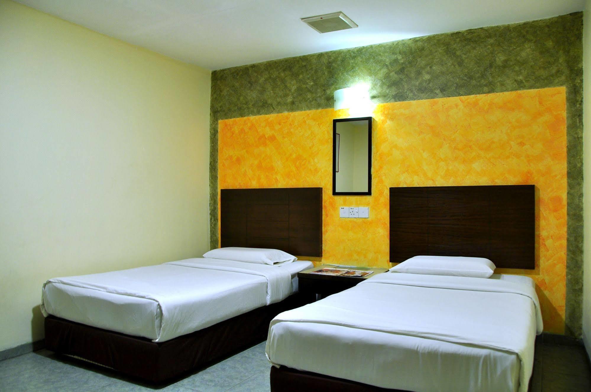 Golden Bay Hotel Малакка Экстерьер фото